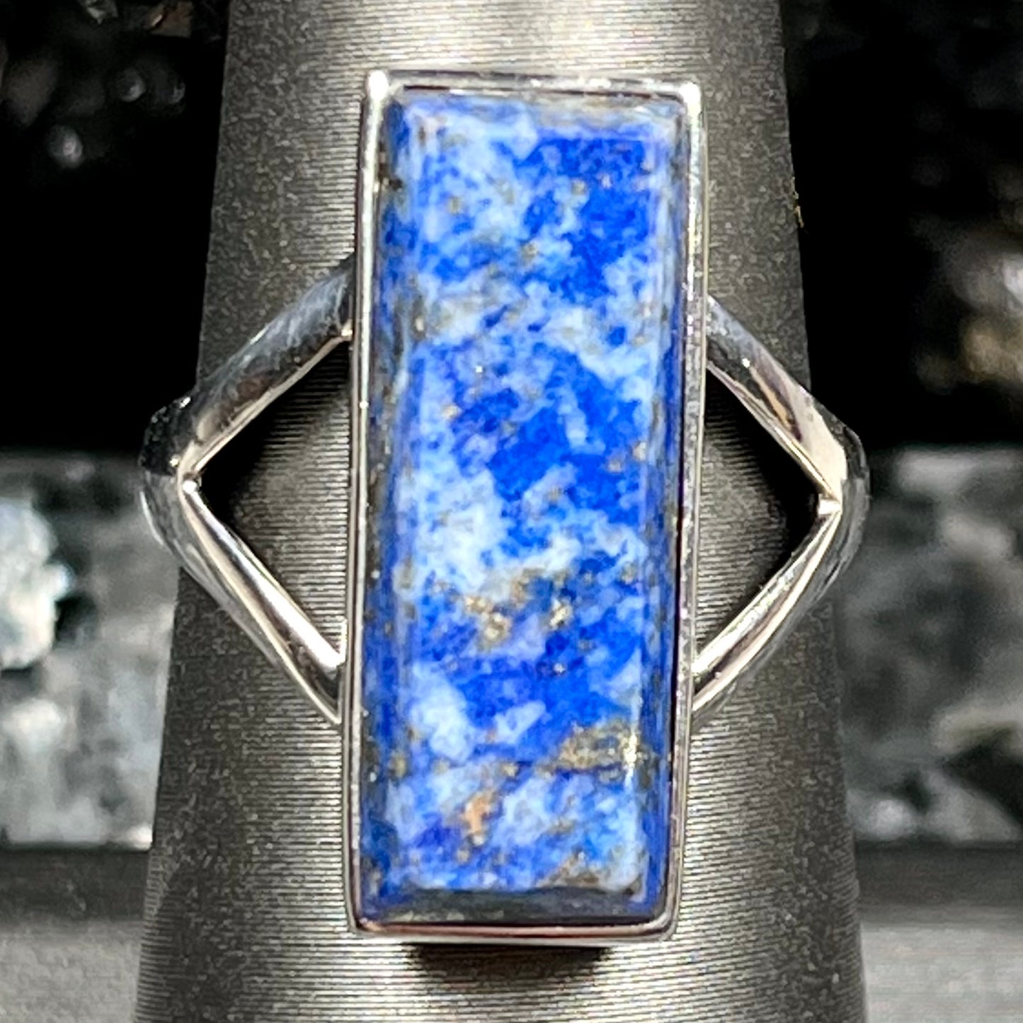 A split shank silver rectangular cabochon cut lapis lazuli ring.