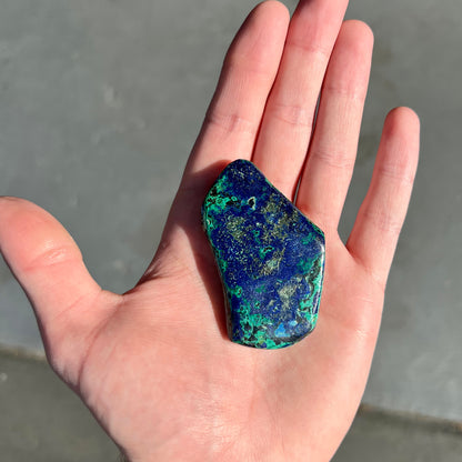A thick polished slab of azurite with malachite inclusions.