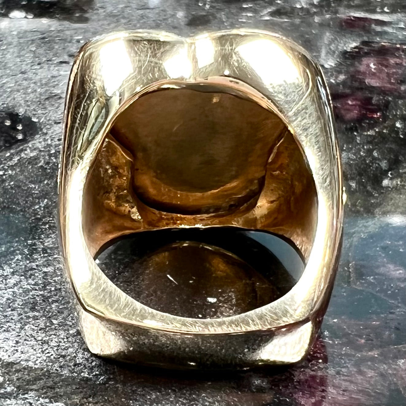 A men's yellow gold ring inlaid with three freeform cut fire agate stones.
