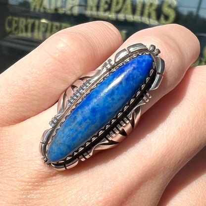 A Navajo style sterling silver lapis lazuli ring engraved with the words "R. Bennett".