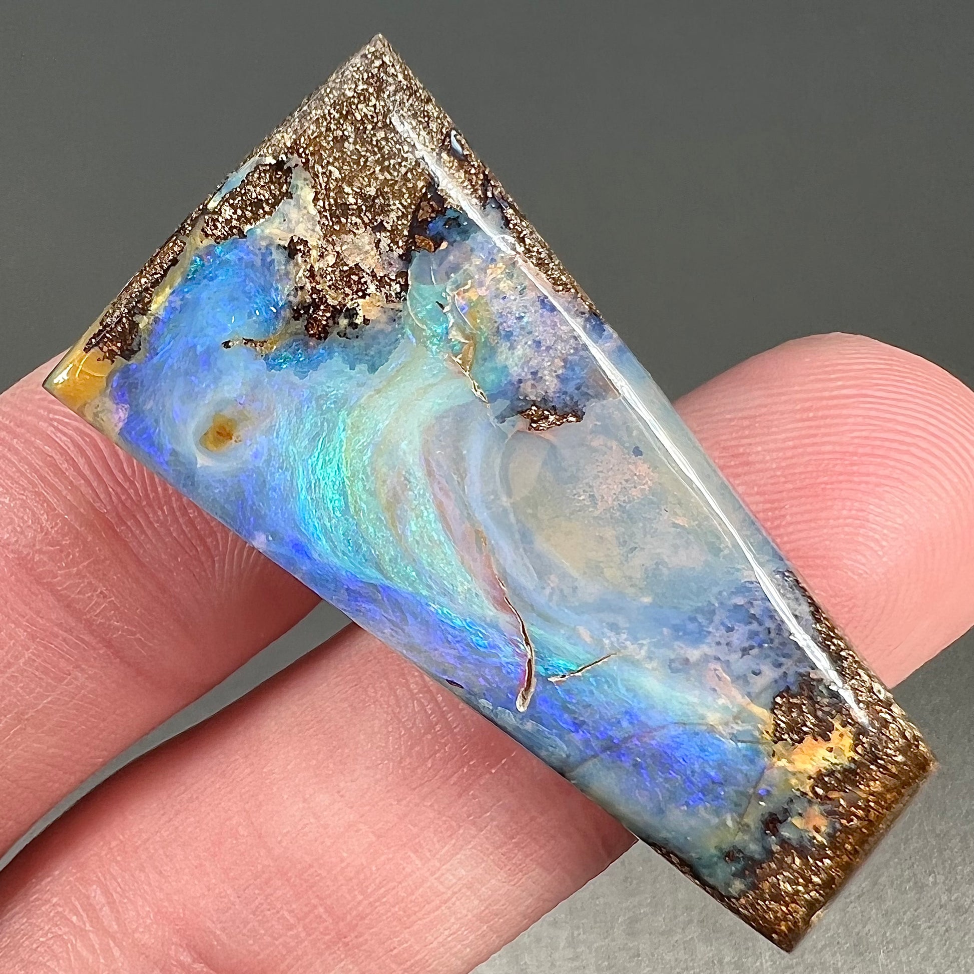 A loose Quilpie boulder opal stone from Queensland, Australia.