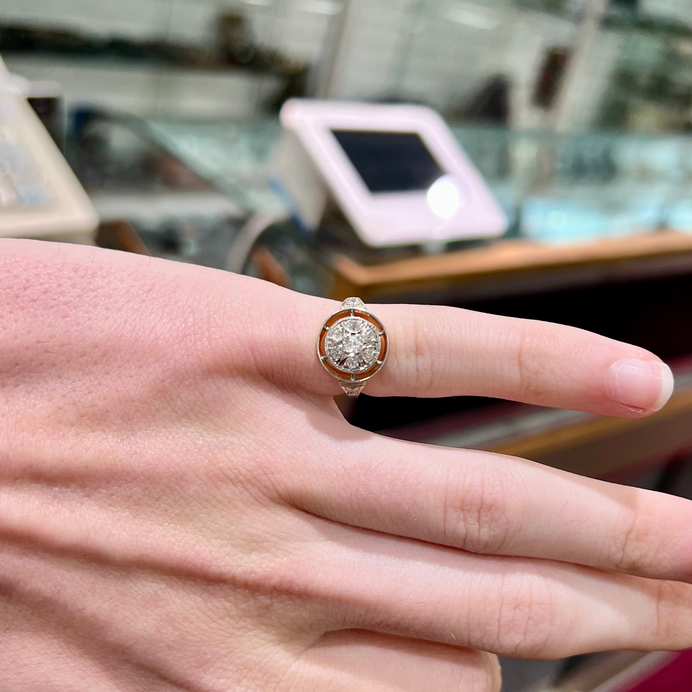 10 reasons to choose an antique engagement ring