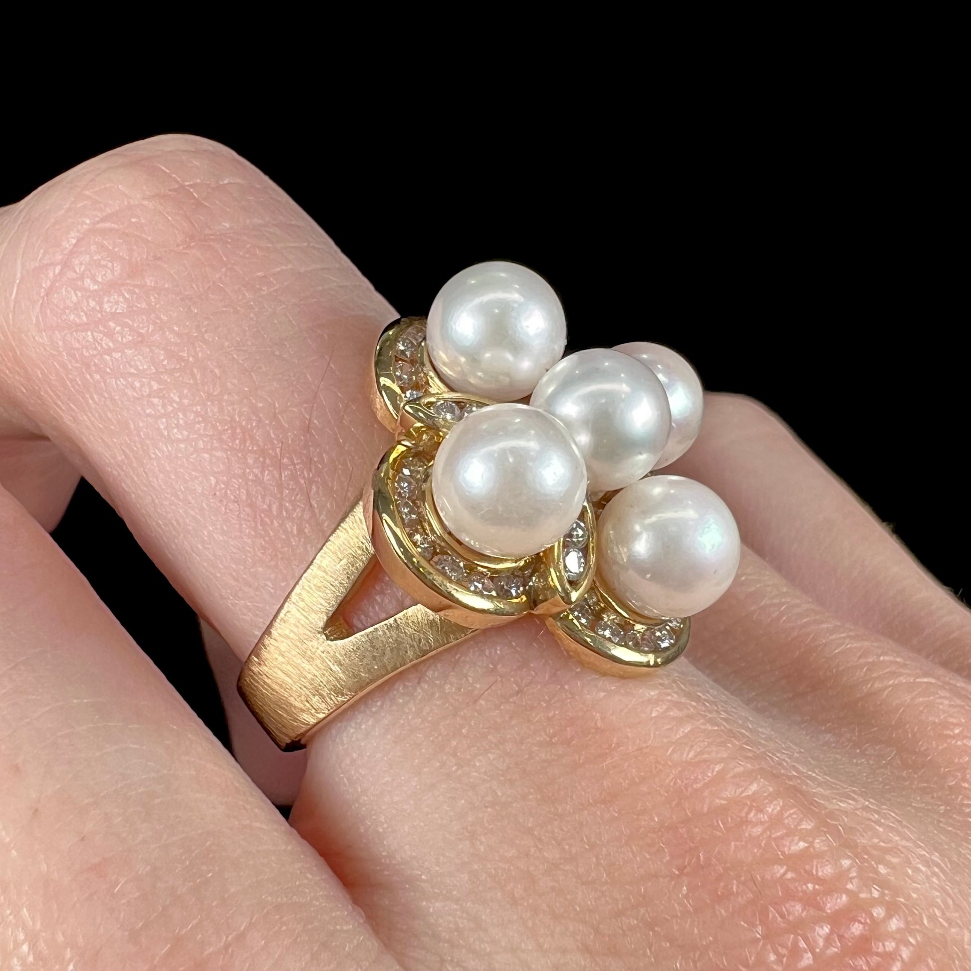 A ladies' vintage 1960's pink Akoya pearl and diamond quatrefoil ring.  The shank of the ring is textured.