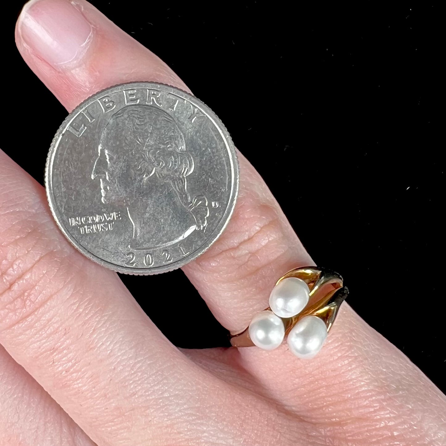 A ladies' vintage, midcentury style freshwater pearl cluster ring in yellow gold.